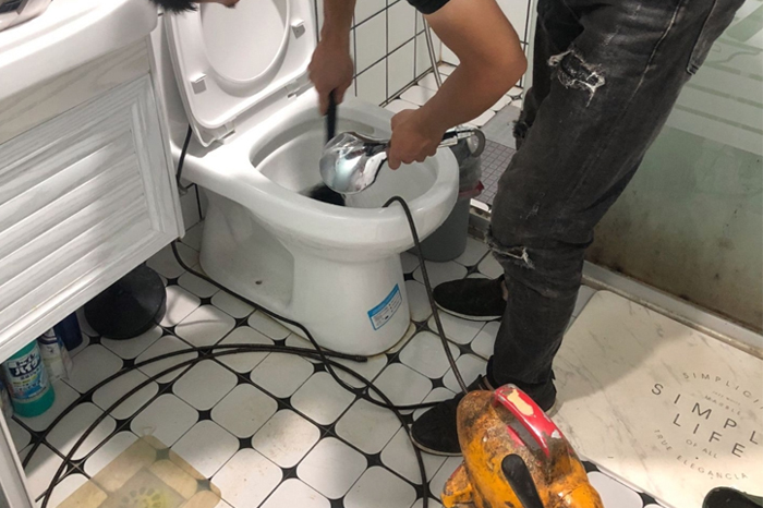 白银马桶堵塞自己疏通还是找师傅？专业上门服务让你省时更省心